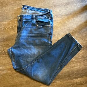 Old Navy Medium Wash Rockstar Super Skinny Low Rise Jeans Size 20